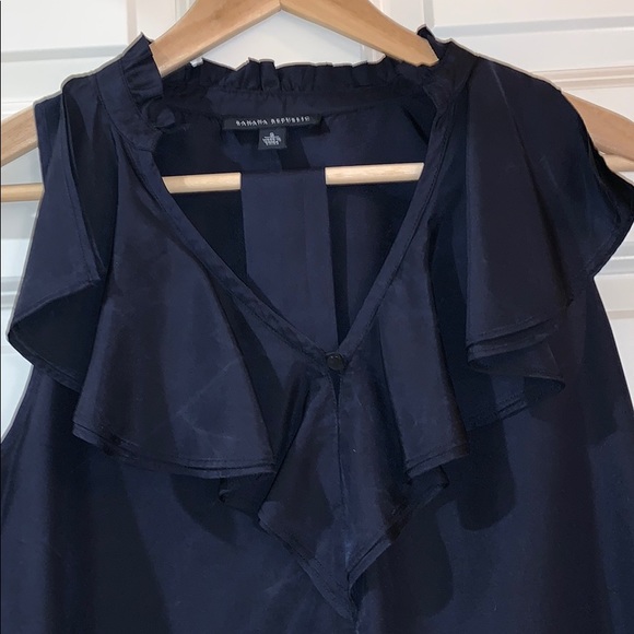 Banana Republic sleeveless silk blouse - Picture 2 of 5